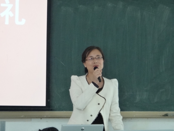 校党委委员、宣传部部长、校党校副校长苏国红教授出席典礼并讲话